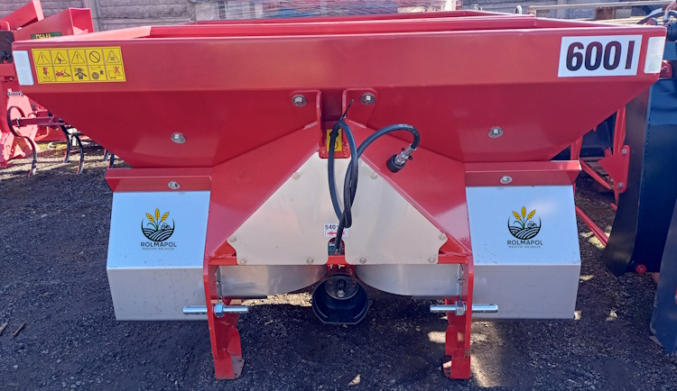 Rozsiewacz dwutalerzowy TYTAN