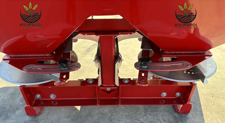 Rozsiewacz dwutalerzowy TYTAN