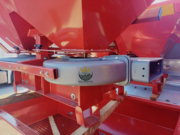 Rozsiewacz dwutalerzowy TYTAN