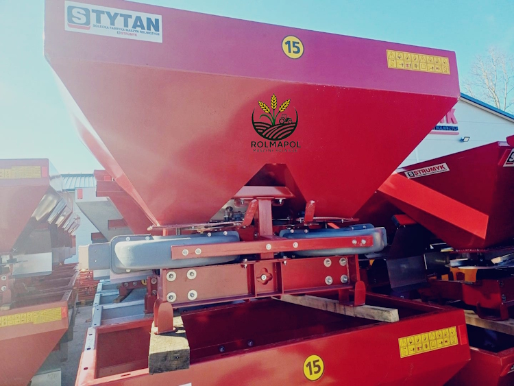 Rozsiewacz dwutalerzowy TYTAN