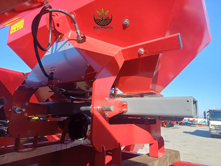 Rozsiewacz dwutalerzowy TYTAN